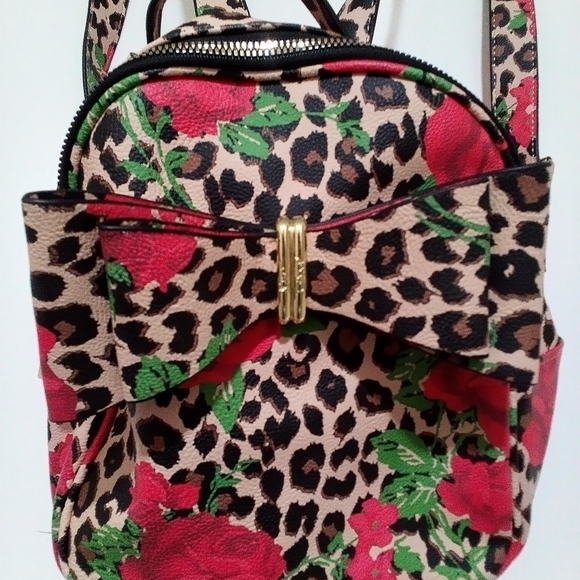 NWOT BETSEY JOHNSON SMALL BACKPACK LEOPARD WITH ROSES AND SIGNATURE BOW - Picture 2 of 5